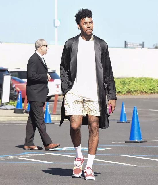 早报：英格兰流行下克上（晨报：英格兰弱队频频爆冷）