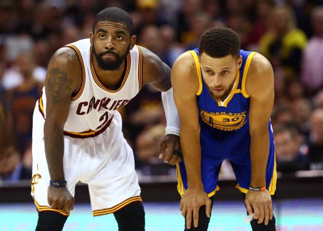 库蒂尼奥为小儿子庆祝生日，一家人身穿他效力过球队的球衣（库蒂尼奥为幼子庆生，全家身着其曾效力球队的战袍）