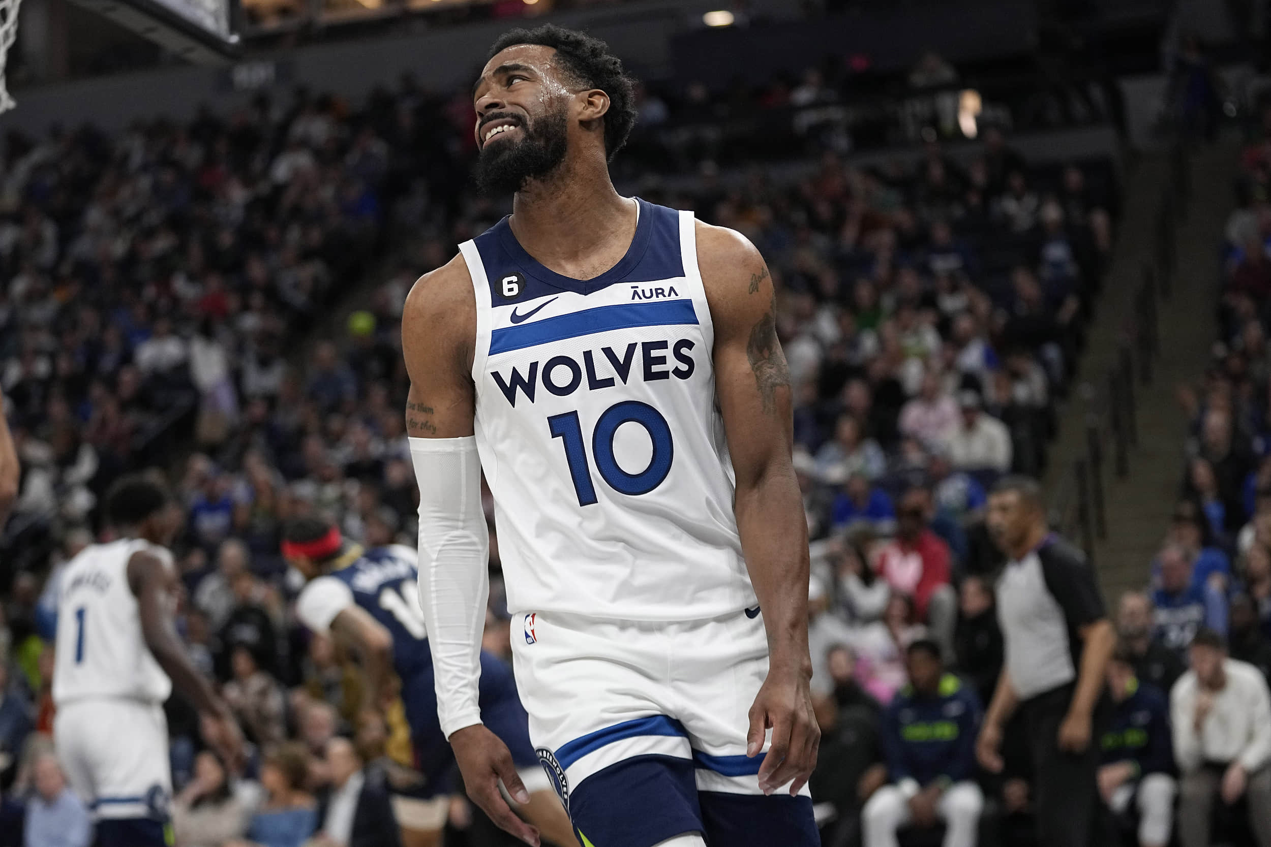 ATP总决赛第4日综述：辛纳两连胜提前晋级，谢尔顿遭逆转无缘四强（ATP年终总决赛第4日快评：辛纳两连胜锁定晋级，谢尔顿被逆转止步小组赛）