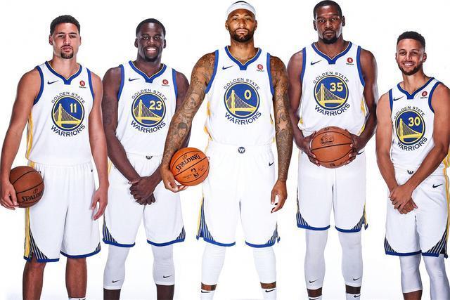 梅西再创纪录引全场欢呼（梅西再破纪录，全场沸腾）