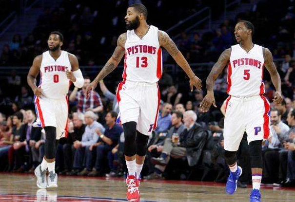 教练关键换人被疯狂讨论（关键时刻换人引发热议）