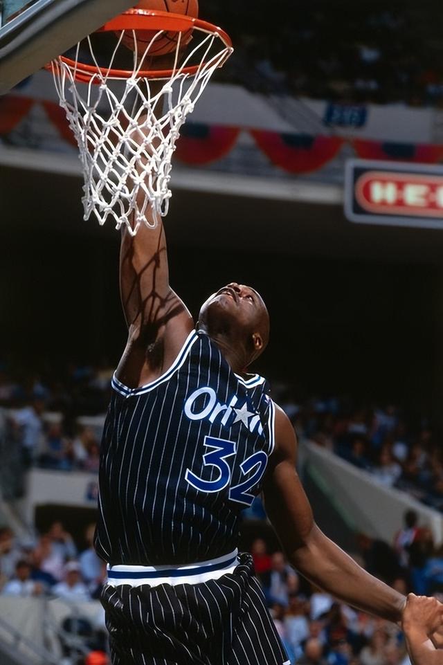 记者守候利物浦基地等待萨拉赫，斯洛特或派其出战国米（记者蹲守利物浦基地等萨拉赫，斯洛特或将让其出战国米）